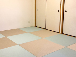 内装リフォーム 青磁色と灰桜色の畳で市松模様にしたスマートな和室