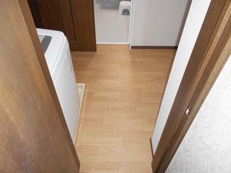 小工事 湿気に強く掃除しやすいクッションフロアの床