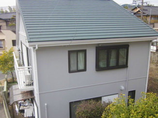 外壁・屋根リフォーム 明るくキレイになった外壁と断熱効果のある屋根