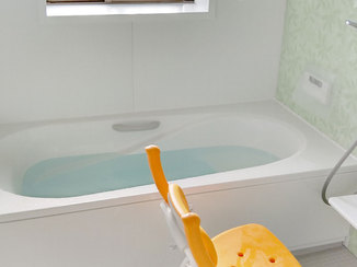 バスルームリフォーム 安全に入浴できる、バリアフリーのバスルーム