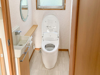 トイレリフォーム スッキリしたデザインの便利なトイレ