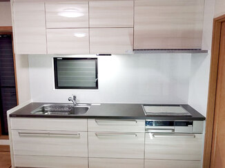 キッチンリフォーム セラミックトップ天板で傷や汚れが付きづらい、使い勝手の良いキッチン