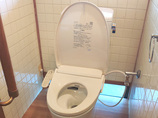 トイレリフォーム便器と床を一新し、清潔で心地よいレストルームへ